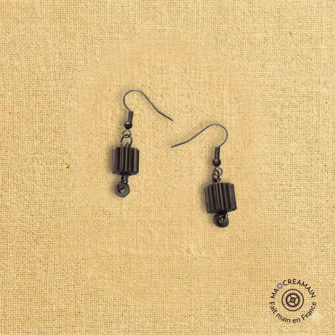 Boucles d'oreilles composées d'engrenages de moteur de volant roulant