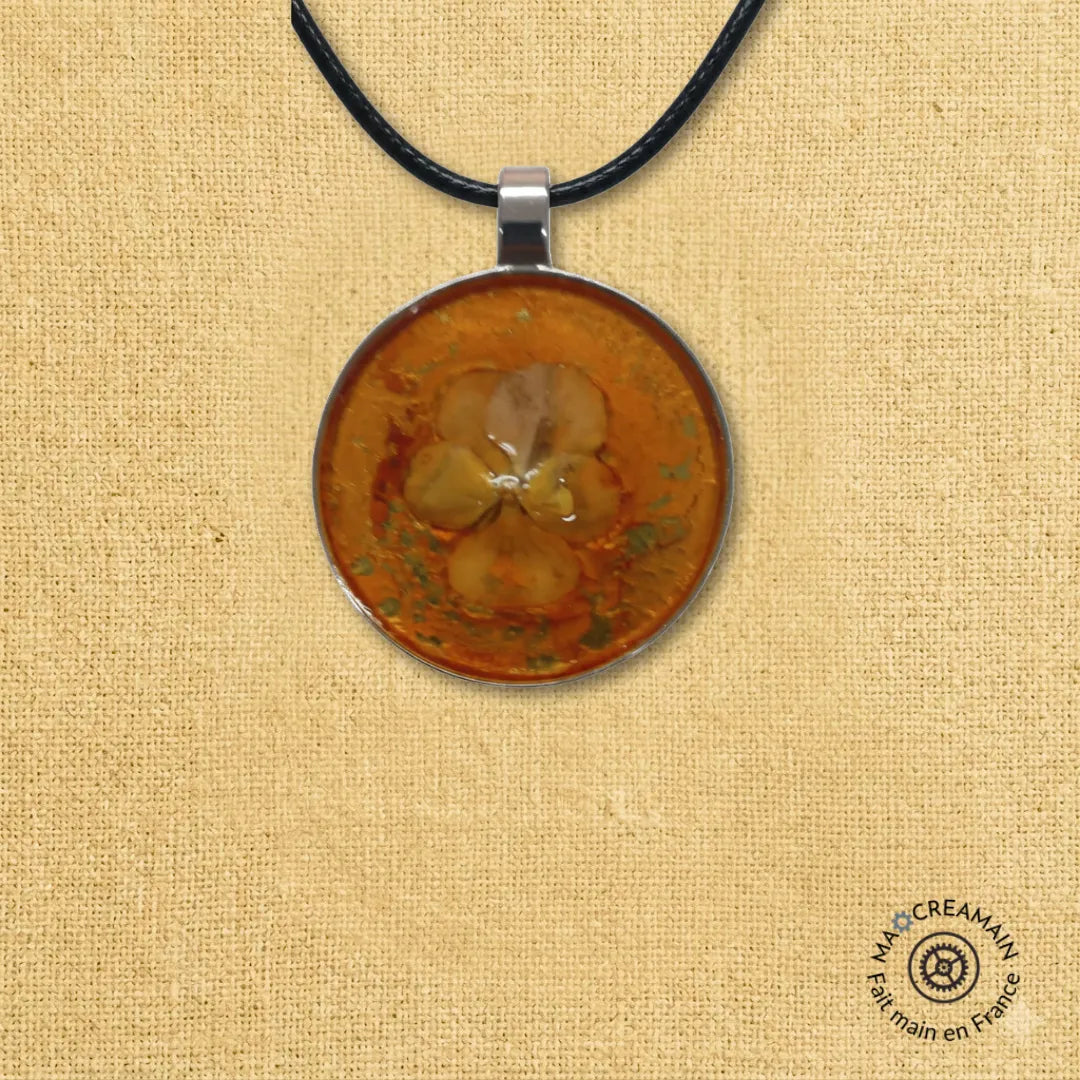 Pendentif pensée n°8