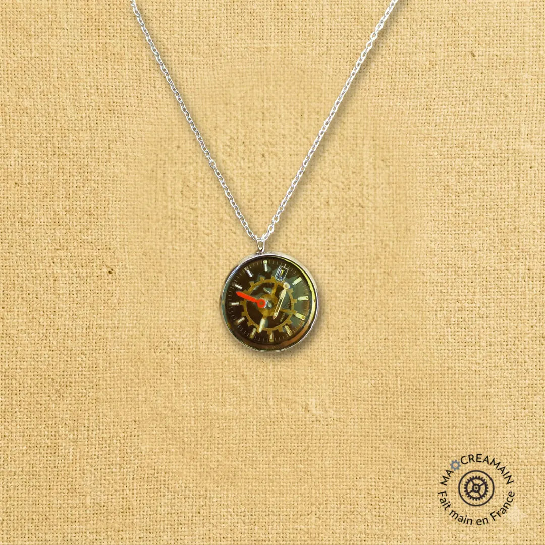 Pendentif "L'Heure Rebelle"