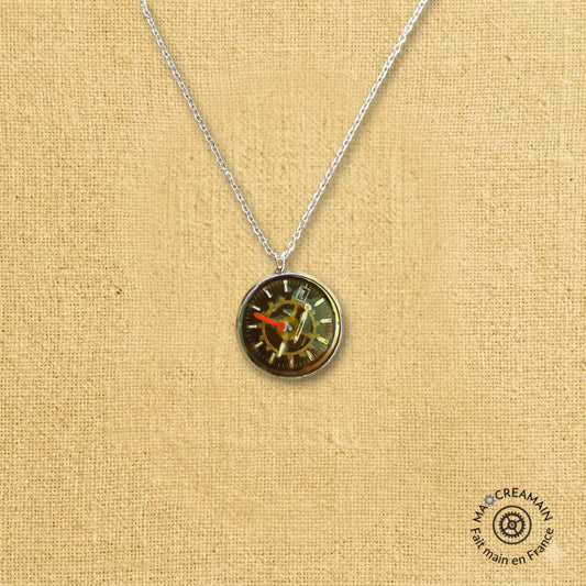 Pendentif "L'Heure Rebelle"