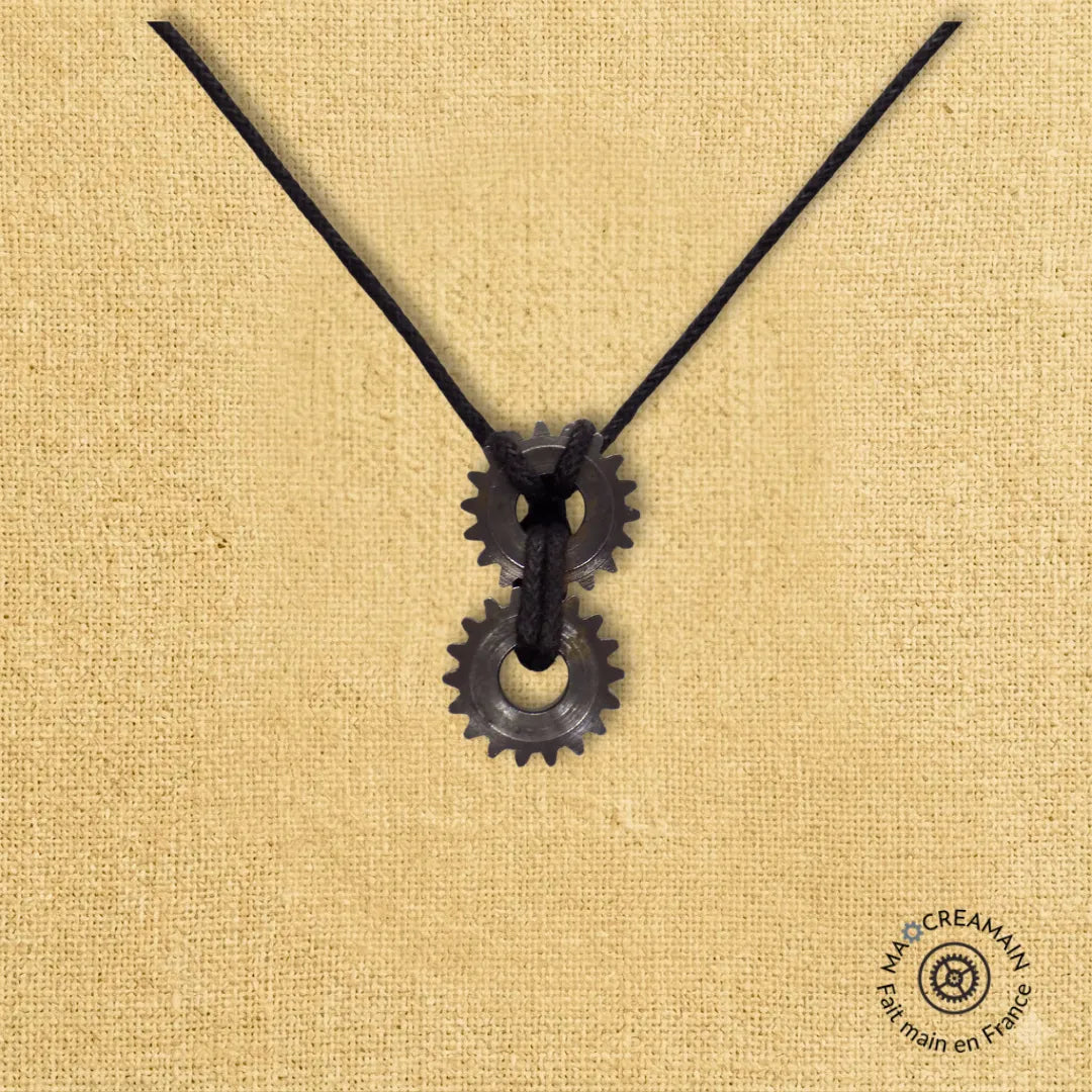 Pendentif "L'Équilibre Industriel"
